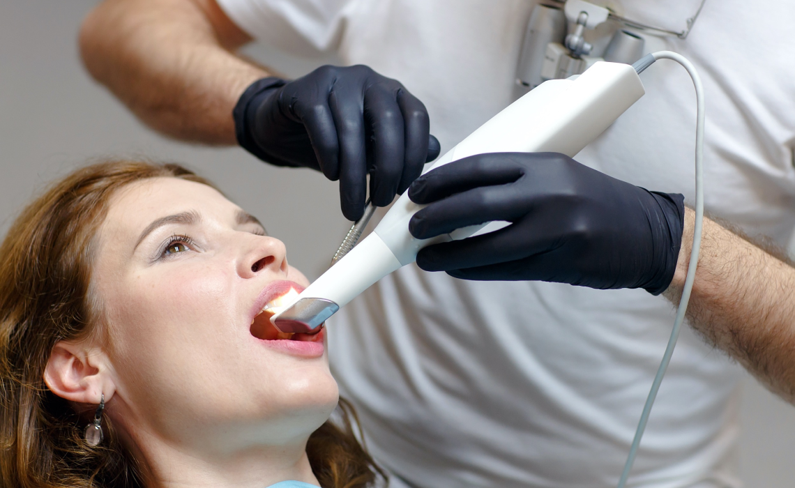 Dentiste Orangerie, Strasbourg | Esthétique & Implant image Planification numérique et chirurgie guidée : précision et sécurité Implantologie : des solutions innovantes pour restaurer votre sourire