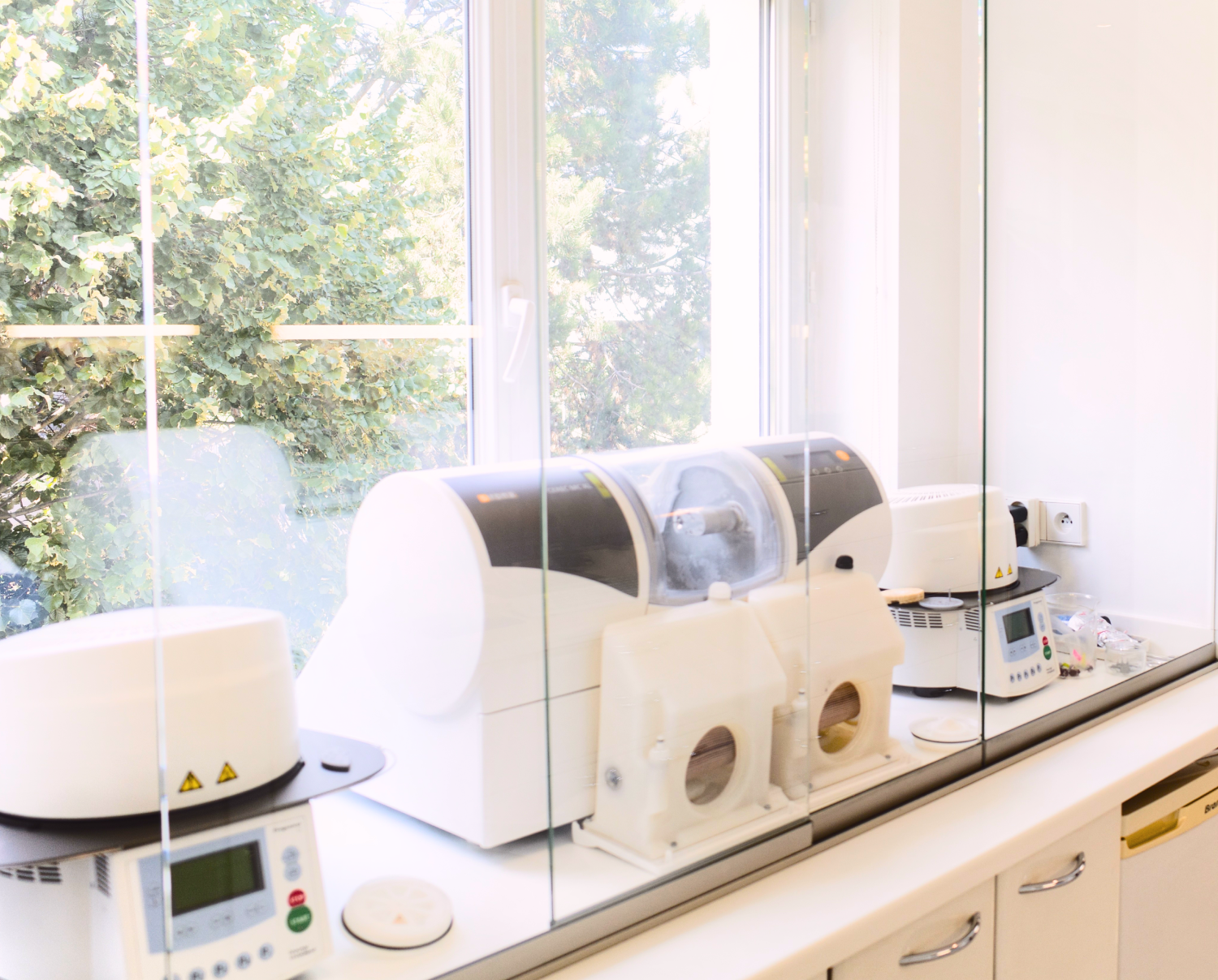 Dentiste Orangerie, Strasbourg | Esthétique & Implant image Planification numérique et chirurgie guidée : précision et sécurité Implantologie : des solutions innovantes pour restaurer votre sourire
