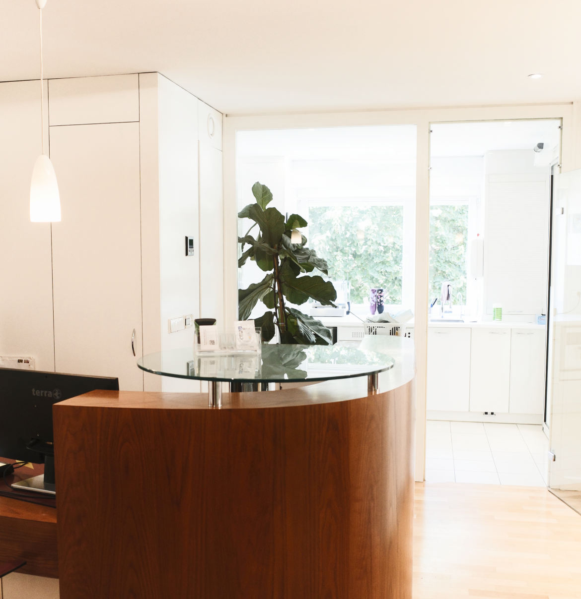 Dentiste Orangerie, Strasbourg | Esthétique & Implant image Planification numérique et chirurgie guidée : précision et sécurité Implantologie : des solutions innovantes pour restaurer votre sourire